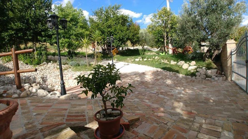 Casale Del Sole Bed & Breakfast Cepagatti Exterior photo