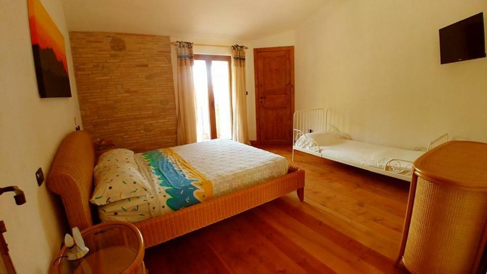 Casale Del Sole Bed & Breakfast Cepagatti Exterior photo